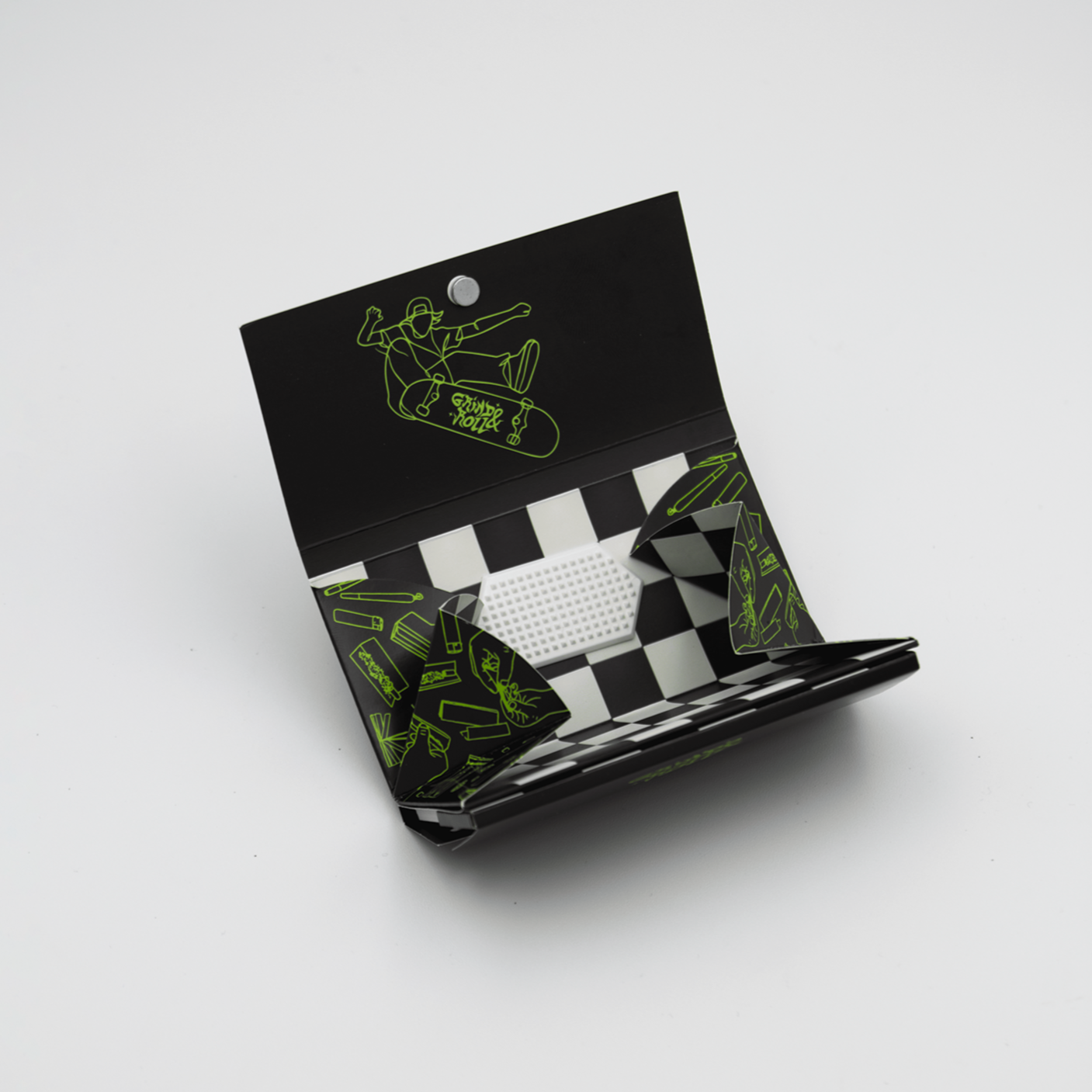 Grind&Roll All-In-1 Rolling Kit offen mit Grinder & Faltvorrichtung